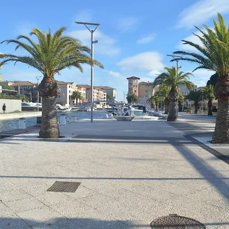 A Frejus, 4 Personnes Avec Piscine - Fr-1-226a-18