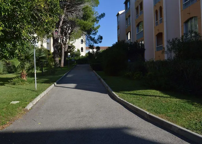 A Frejus, 4 Personnes Avec Piscine - Fr-1-226a-18